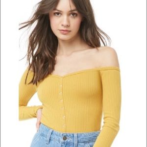 OFF THE SHOULDER TOP